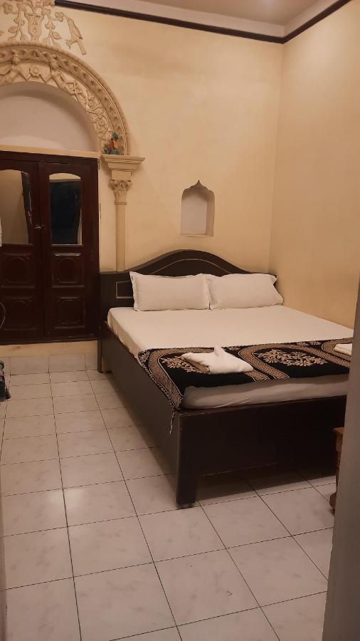 Baba 2* Varanasi